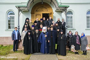 Митрополит Евсевий отслужил Литургию в Свято-Благовещенской Никандровой пустыни Псковской епархии