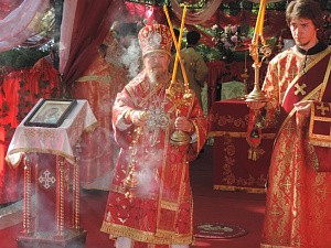 В Свято-Троице-Параскевиевском Топловском монастыре в Крыму отметили престольный праздник и 25-летие возрождения обители 