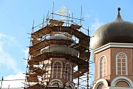 На малый купол реставрируемого Казанского храма Колычевского монастыря установлен крест