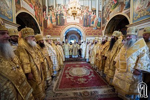 Блаженнейший митрополит Онуфрий молитвенно почтил память свв. апп. Петра и Павла в Киево-Печерской лавре