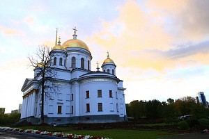 В Александро-Невском Ново-Тихвинском монастыре г. Екатеринбурга объявлен сбор теплых вещей для малообеспеченных 