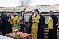 Архиепископ Владикавказский Герасим совершил освящение купольных крестов на подворье Аланского Богоявленского монастыря 