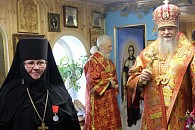 Епископ Вениамин совершил богослужение в Софийском монастыре Рыбинска и вручил награду его настоятельнице