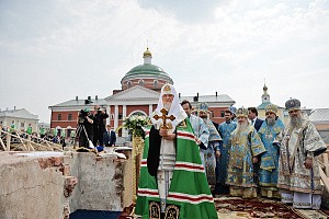 Святейший Патриарх Кирилл совершил чин закладки собора в Казанском Богородицком монастыре