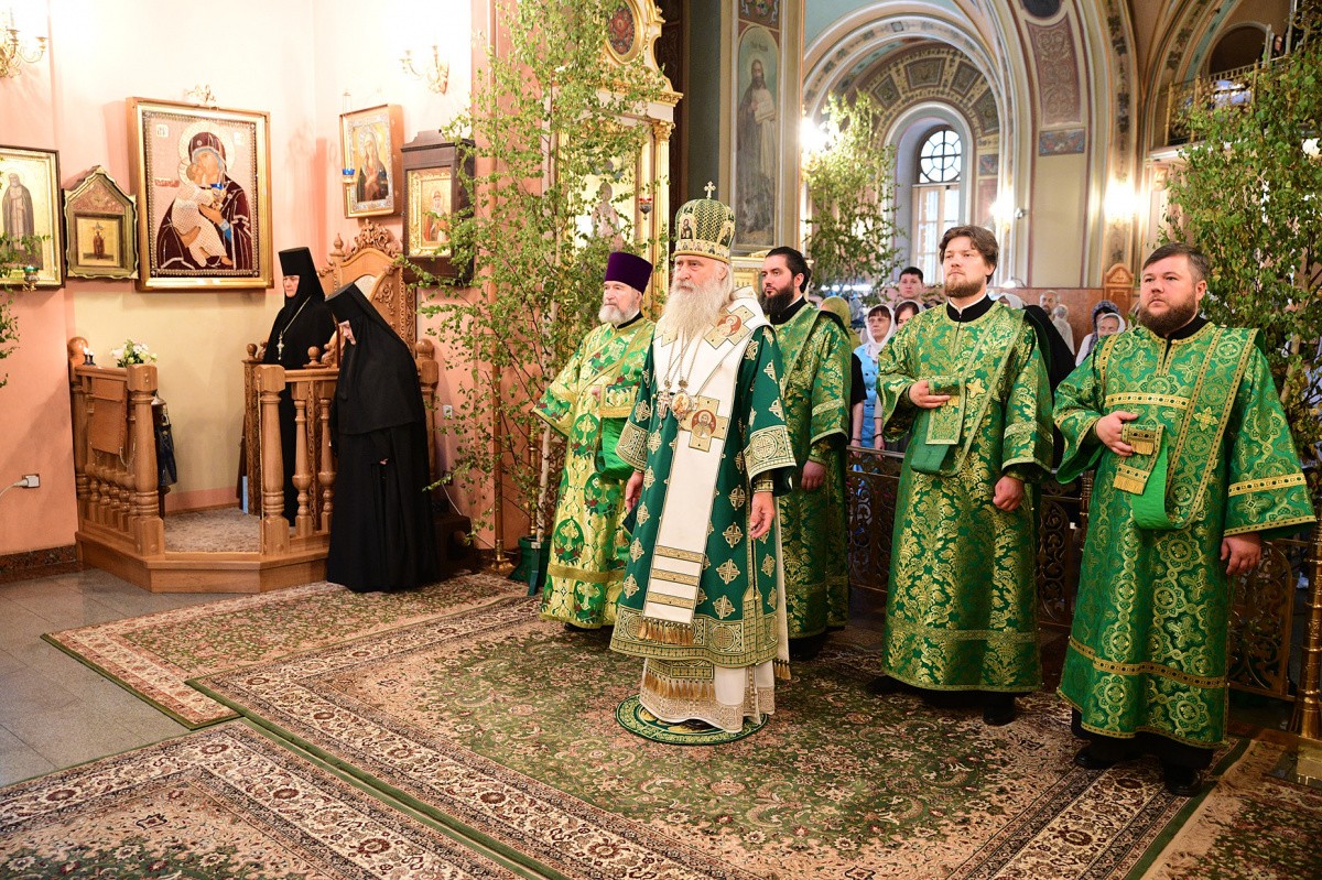 Митрополит Каширский Феогност возглавил Литургию в Покровском ставропигиальном монастыре Москвы