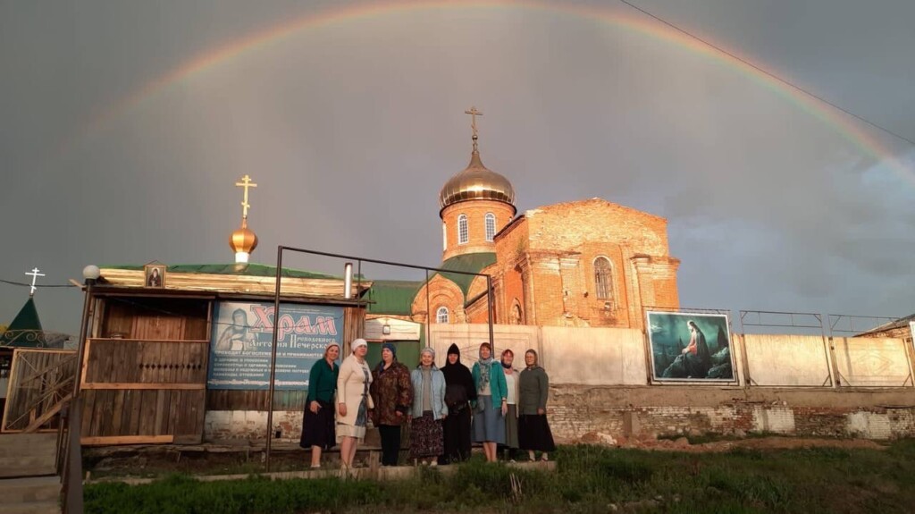 Богоявленский монастырь города Камень-на-Оби принимает паломников