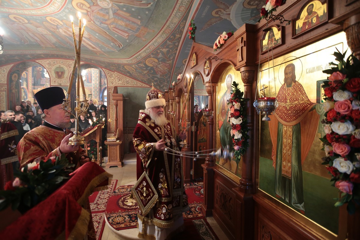 В Зачатьевском монастыре в день престольного праздника в честь сщмч. Владимира Амбарцумова состоялись архиерейское богослужение и вечер памяти святого 