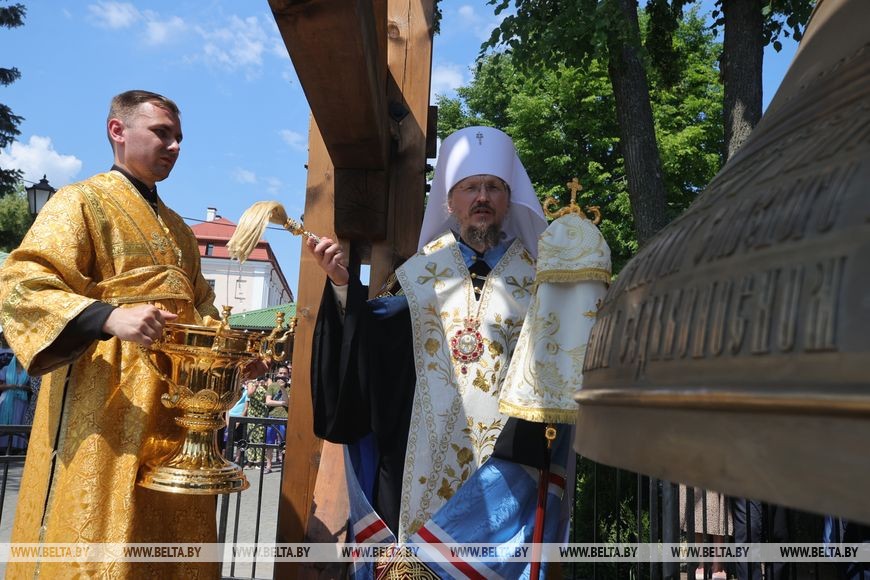 Патриарший экзарх всея Беларуси совершил в Жировичской обители освящение самого большого в Беларуси колокола