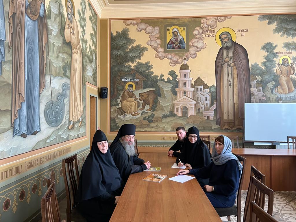 Информационная служба Синодального отдела по монастырям и монашеству провела в Дивеевском монастыре рабочее совещание