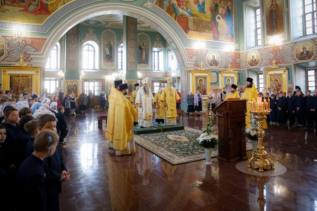Управляющий Нижегородской епархией возглавил Божественную литургию в Успенском мужском монастыре — Саровской пустыни