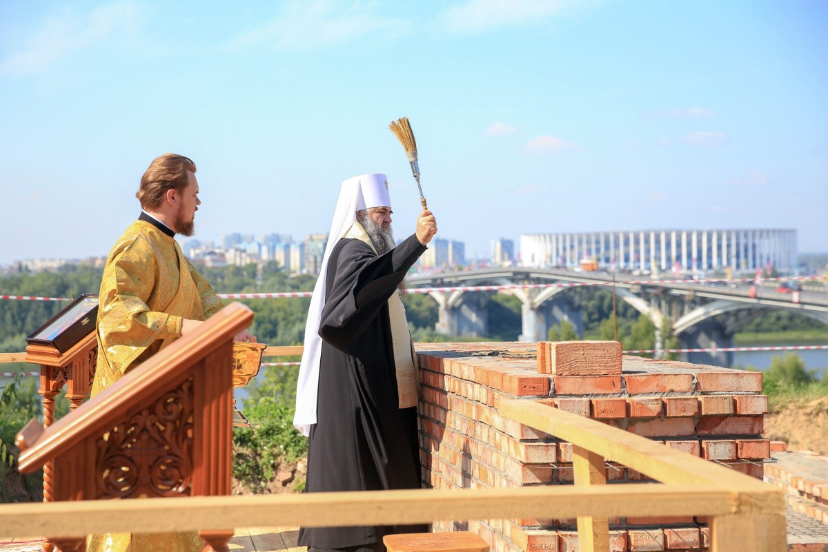 Глава Нижегородской митрополии совершил чин закладки Святых врат Благовещенского мужского монастыря
