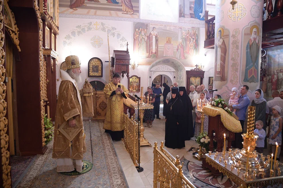 Председатель Синодального отдела по монастырям и монашеству совершил Литургию на подворье Покровского ставропигиального монастыря в селе Марково