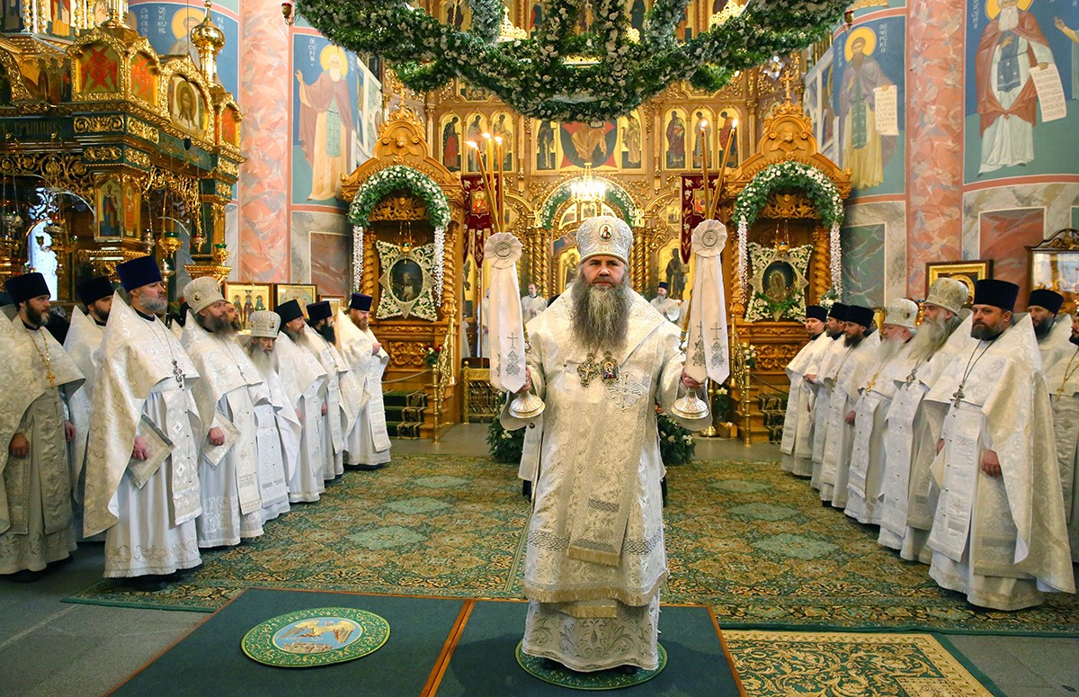 Митрополит Георгий возглавил Литургию в Серафимо-Дивеевском монастыре