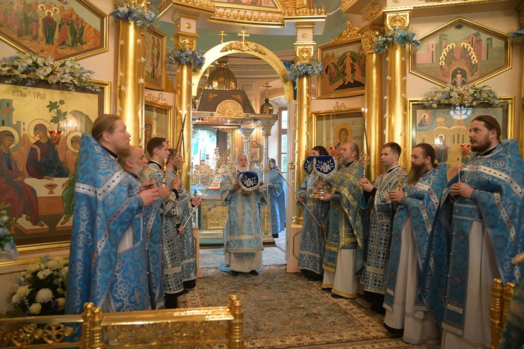 Патриарший наместник Московской митрополии возглавил престольный праздник в Покровском монастыре Москвы