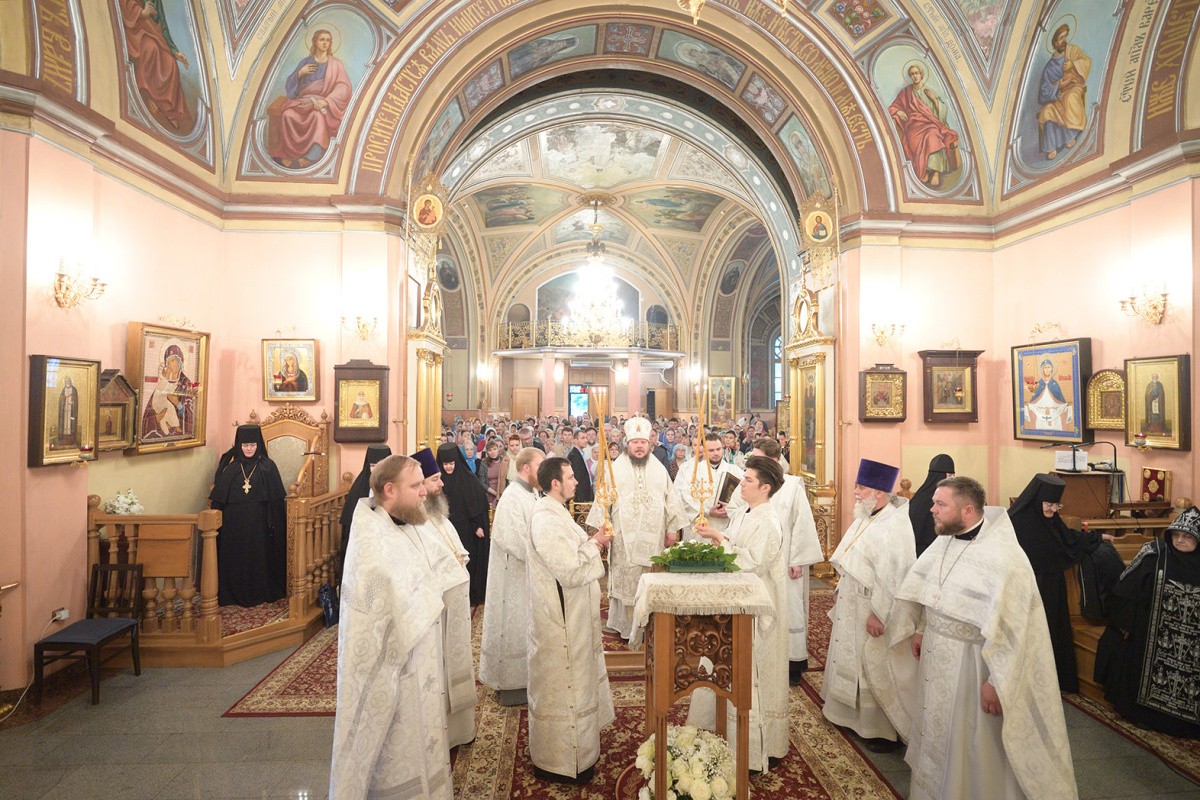 В праздник Вознесения Господня епископ Бахчисарайский Каллиник отслужил Литургию в Покровском монастыре Москвы