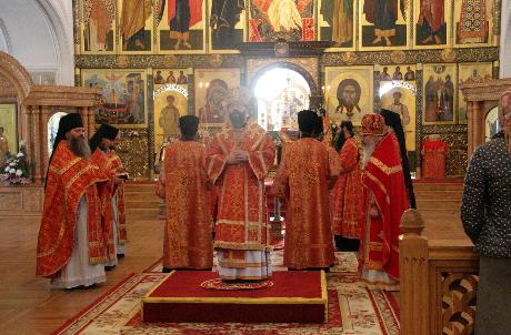 Епископ Леонид отслужил Литургию в Шамординской обители