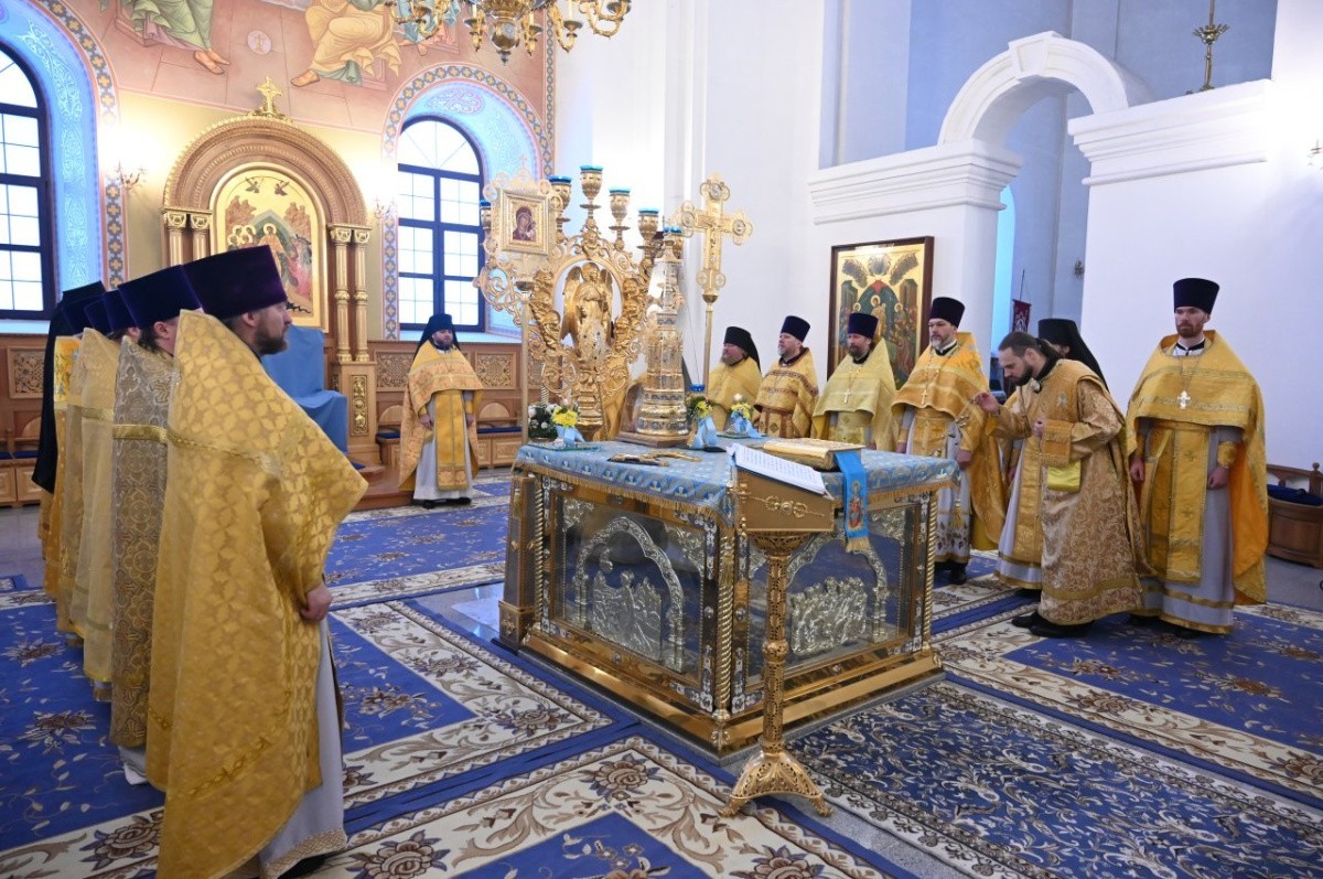 В день памяти благоверного великого князя Александра Невского в Свенском Успенском монастыре совершено соборное богослужение