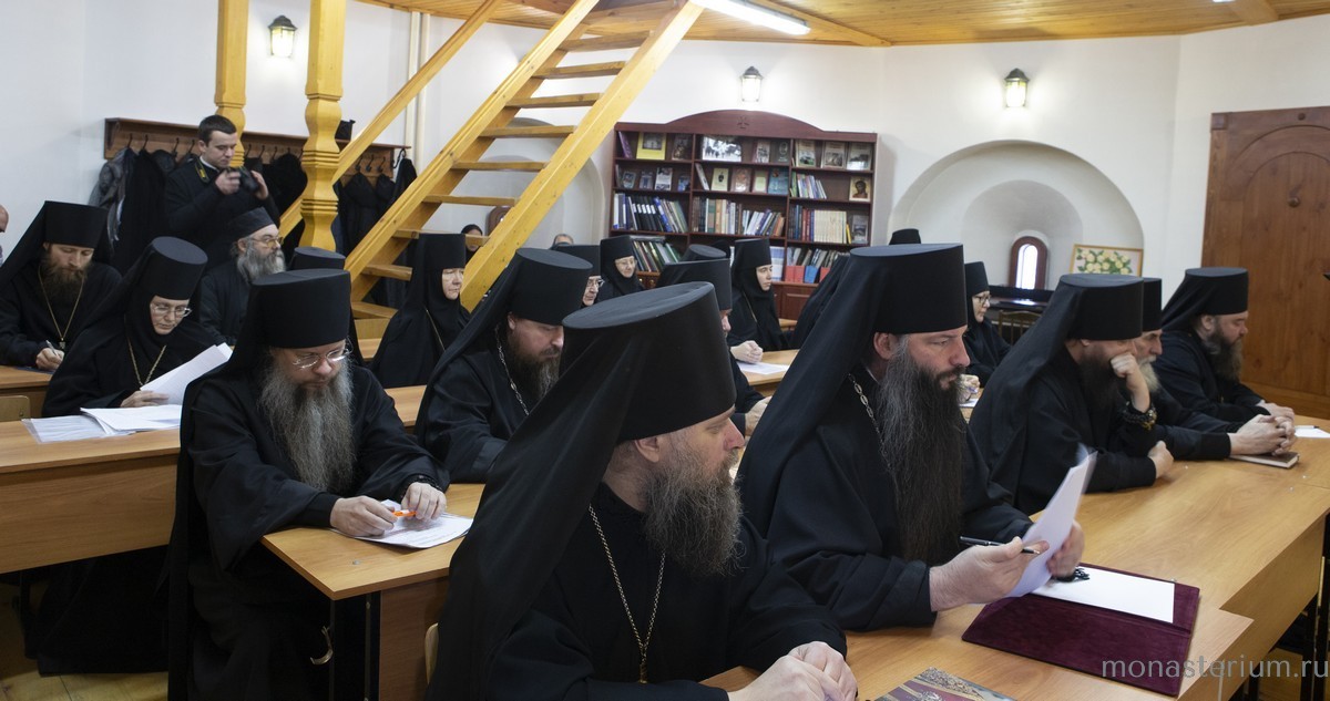 В Высоцком монастыре г. Серпухова состоялось заседание монашеской секции регионального этапа XXVII Рождественских чтений Московской епархии