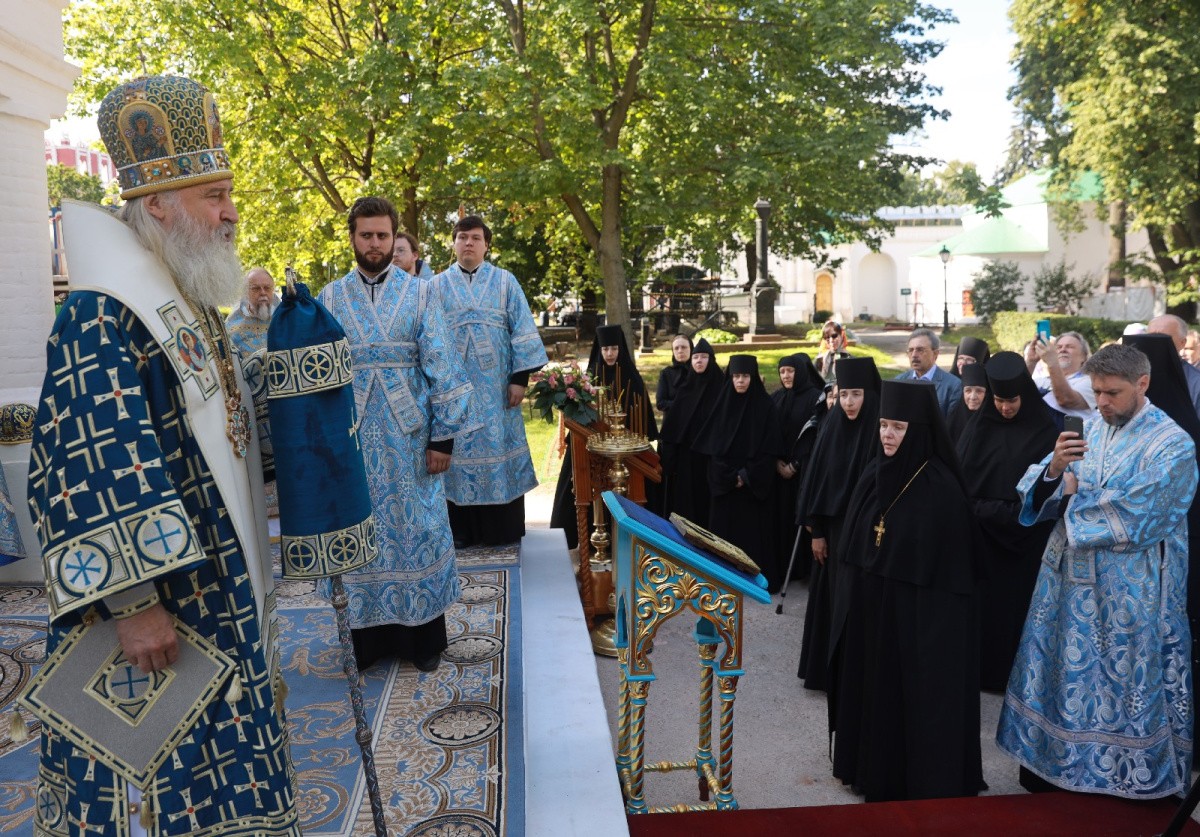 Председатель Синодального отдела по монастырям и монашеству возглавил престольный праздник в Новодевичьем ставропигиальном монастыре Москвы