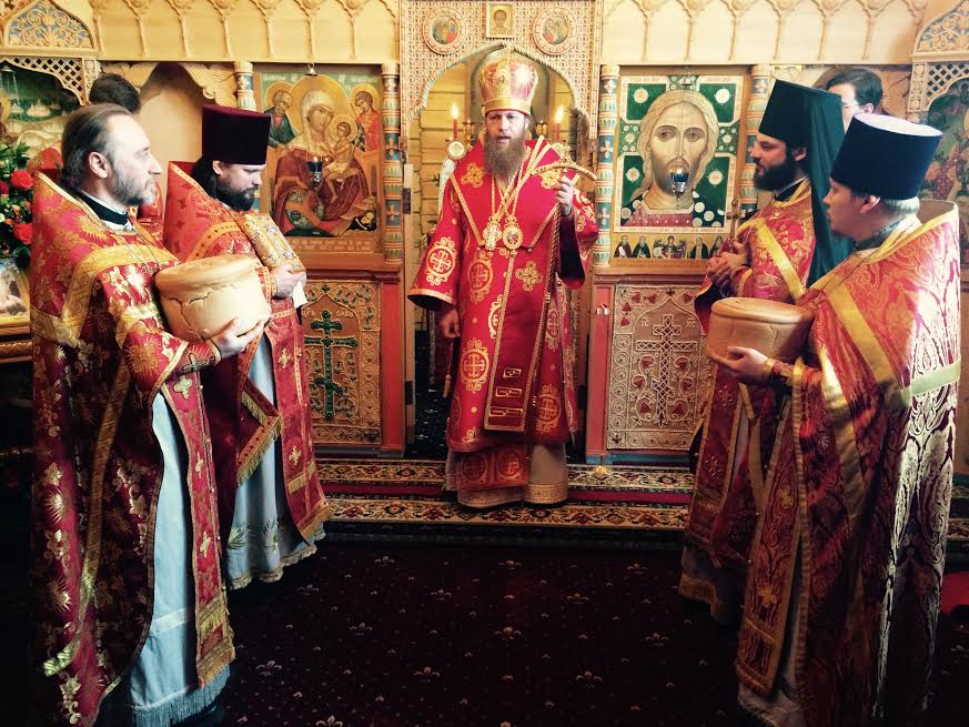 Митрополит Георгий возглавил престольный праздник в Крестовоздвиженском монастыре Нижнего Новгорода