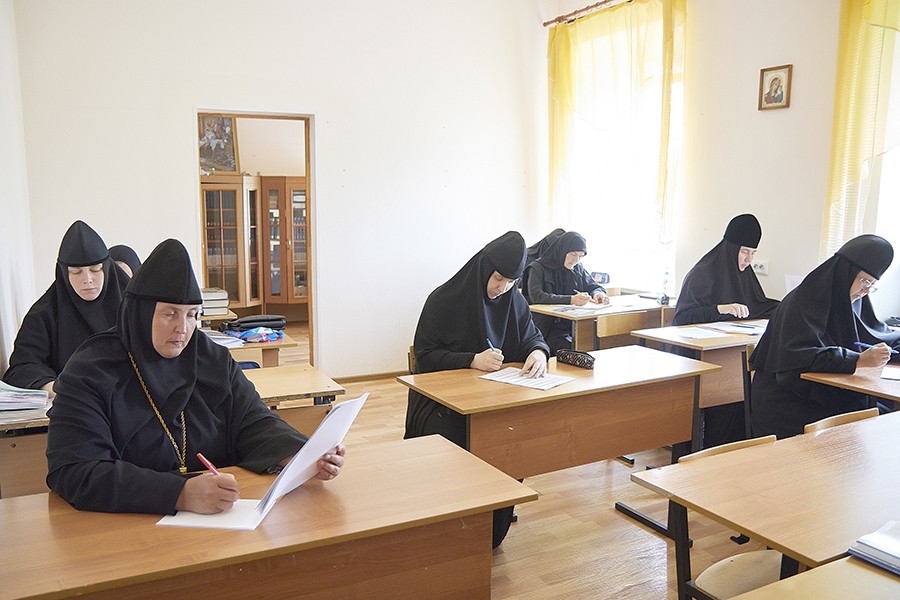 В Выксунской епархии завершилась итоговая аттестация на курсах для монашествующих