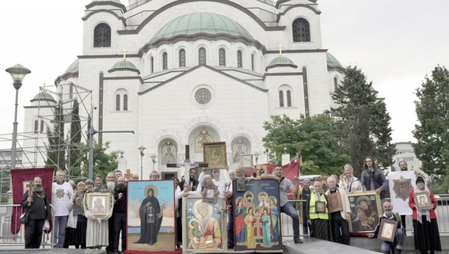Из Белграда вышел крестный ход в поддержку верующих Украинской Православной Церкви