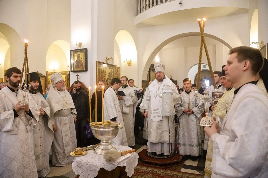 В праздник Крещения Господня митрополит Челябинский Алексий совершил Литургию в Богоявленском монастыре 