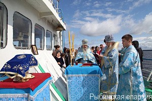 Епископ Вениамин совершил Литургию над затопленным Афанасиевским монастырем Рыбинской епархии 