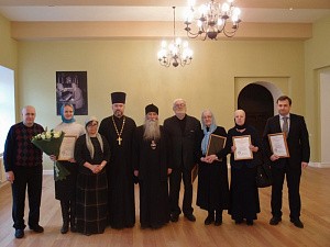 Епископ Феофилакт в Андреевском монастыре вручил награды к десятилетию со дня создания общины храма Преображения Господня в Старом Беляеве