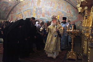 Митрополит Пантелеимон возглавил в Толгском монастыре службу Похвалы Пресвятой Богородицы