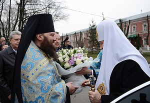 Предстоятель Русской Церкви совершил молебен у мощей святителя Тихона, Патриарха Всероссийского, в Донском монастыре