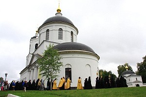 В Стефано-Махрищском монастыре состоялся престольный праздник  в день свв. перв. апостолов Петра и Павла