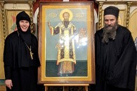 Одигитриевскому монастырю Челябинска передали в дар икону со Святой Горы Афон 
