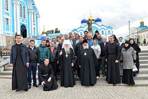 В Задонском монастыре в праздник Воздвижения Креста Господня состоялось архиерейское богослужение