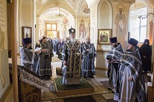 Митрополит Сергий отслужил Литургию Преждеосвященных Даров в Алексиево-Акатовом монастыре Воронежской митрополии