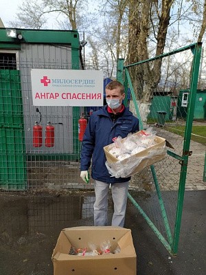 Николо-Сольбинский монастырь передал партию куличей для бездомных