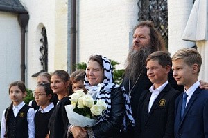 Учащиеся Елизаветинской гимназии Марфо-Мариинской обители начали учебный год с молитвы 