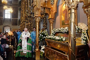 Патриарх Кирилл совершил молебен у раки с мощами святителя Тихона в Донском монастыре