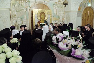 Поздравление Святейшему Патриарху Кириллу от Синодального отдела по монастырям и монашеству Русской Православной Церкви с пятилетием интронизации