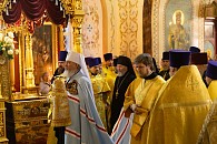 В день преставления святителя Иннокентия Иркутского митрополит Иркутский Максимилиан возглавил Литургию в Знаменском монастыре, где покоятся мощи святого