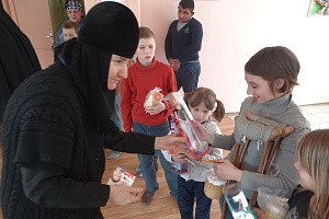 Введенский монастырь г. Иванова поздравил своих подопечных с праздником Пасхи