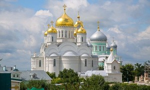 Митрополит Варсонофий совершил вечернее богослужение в Дивеевском монастыре