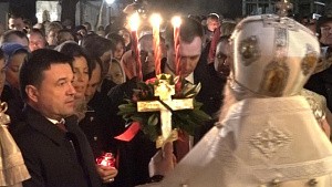 Губернатор Московской обл. Андрей Воробьев посетил пасхальное богослужение в Новодевичьем монастыре 