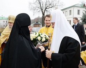 Патриарх Кирилл освятил Троицкий собор Аносина монастыря и совершил в нем Литургию