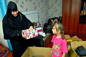 Александро-Невский Ново-Тихвинский женский монастырь г. Екатеринбурга  провел акцию «Подарите детям праздник!»