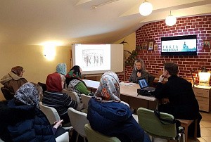 На Московском подворье Валаамского монастыря состоялась лекция об истории и происхождении элементов архиерейского облачения