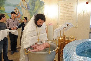 В Покровском монастыре в воссозданном храме в честь святых благоверных князей Петра и Февронии Муромских совершено первое Таинство Крещения