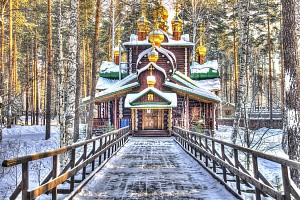 Митрополит Кирилл совершил Литургию в монастыре на Ганиной Яме