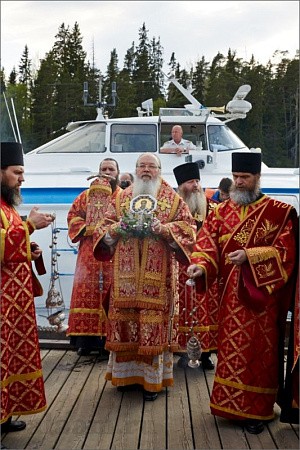 В Валаамский монастырь доставлен ковчег с частицей мощей свт. Николая