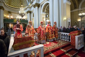 Митрополит Варсонофий возглавил Литургию в Александро-Невской лавре